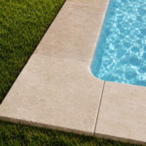 Margelle angle rentrant travertin TOSCANIA 3x45x45cm bord arrondi