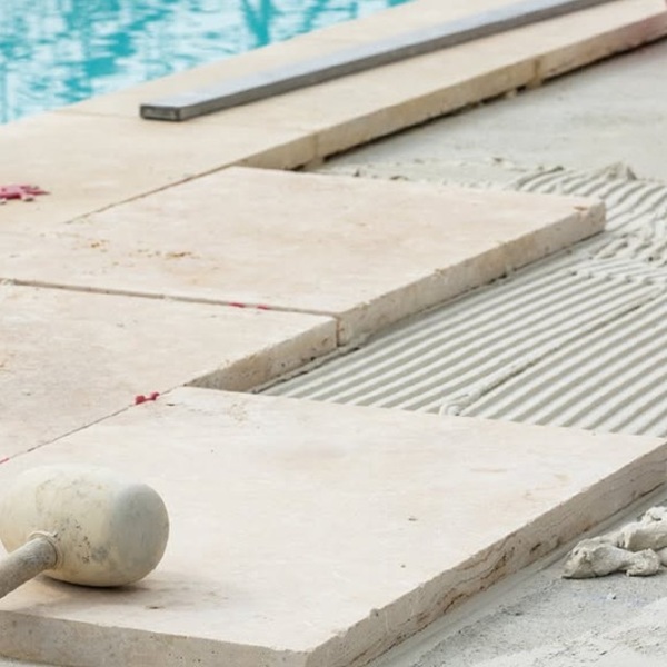 Terrasse piscine travertin light Toscania 30mm Syla Larra