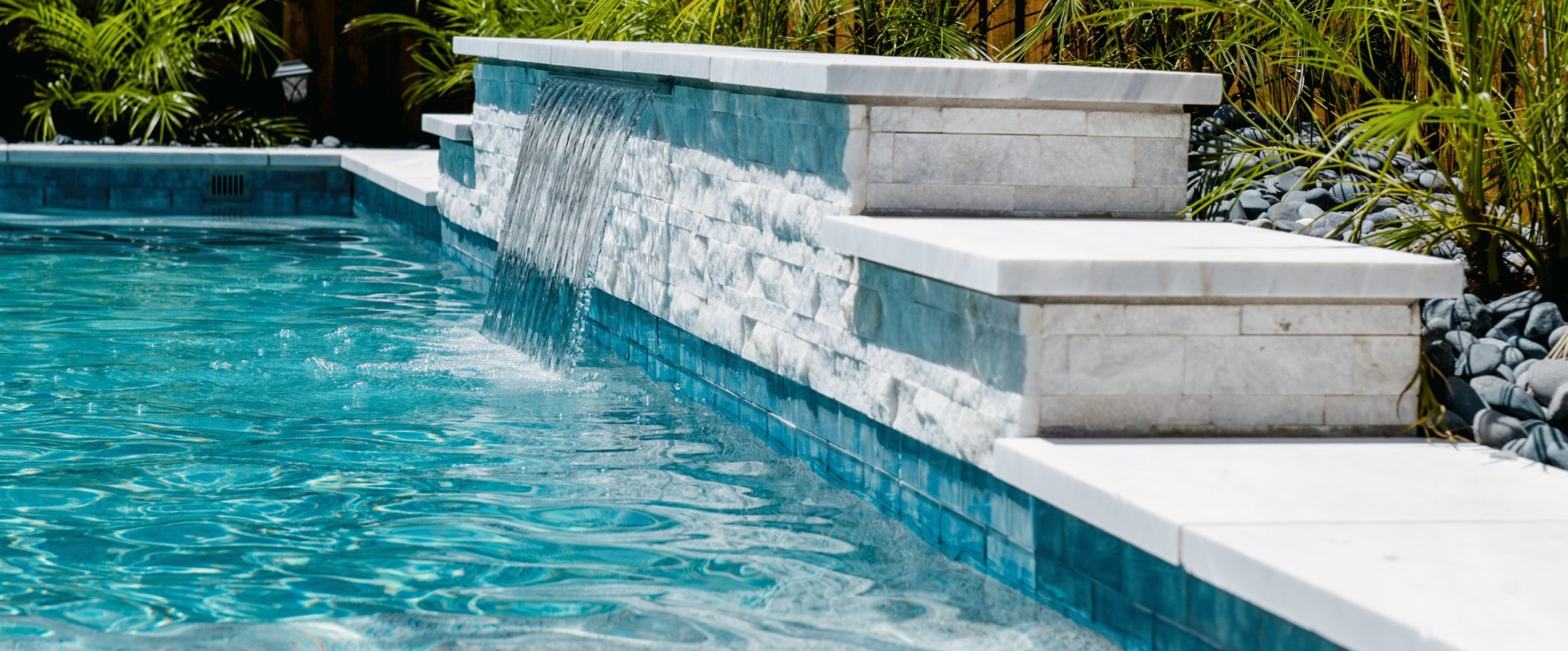 Margelles de piscine - sécurité et confort - Bannière BLOG