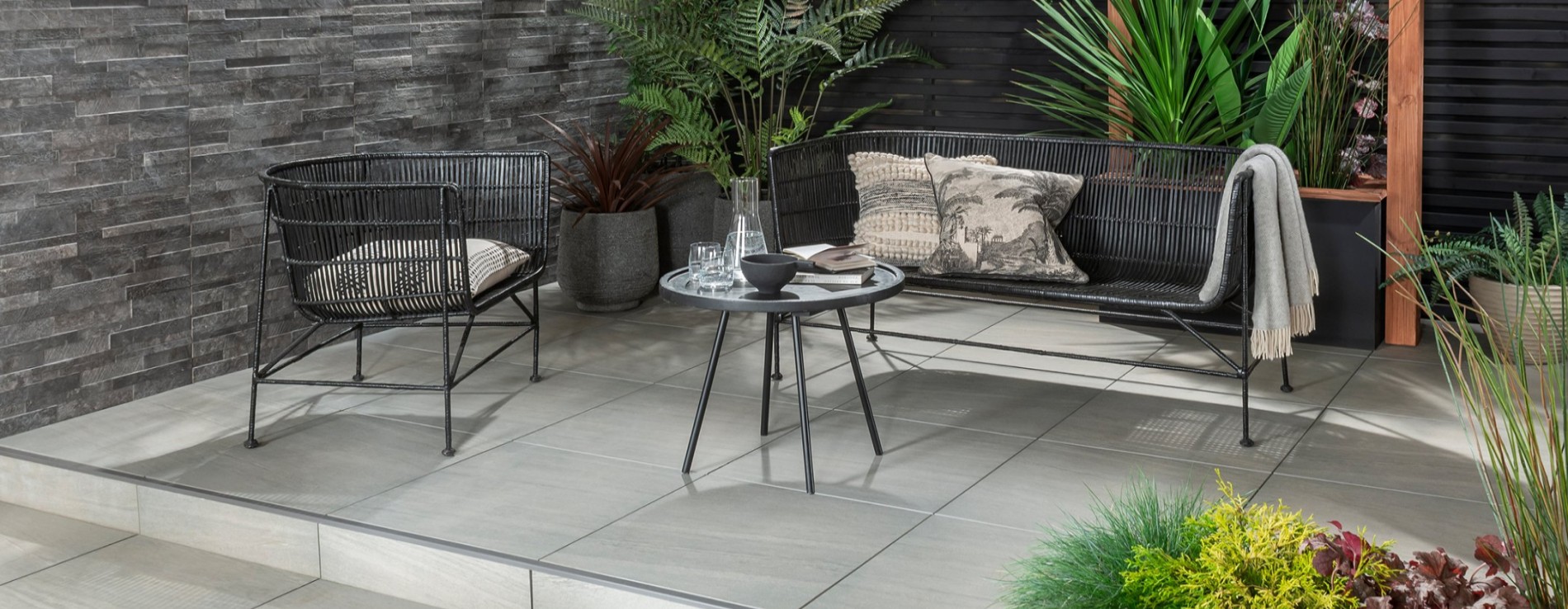 Carrelage effet pierre terrasse blog bannière